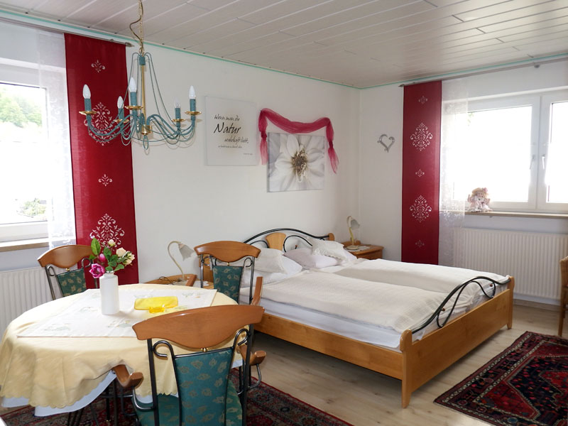 Das Gästezimmer mit Sitzgruppe Foto Gästezimmer im Erdgeschoss